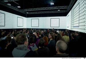 Das CineChamber - laut Homepage ein großer, immersiver, gleichzeitig intimer und in sich abgeschlossener Raum, der als mobiles Environment und Inkubator für inter- und multimediale Arbeiten fungiert