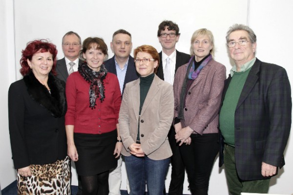 Der neue Presseclub-Vorstand von links nach rechts: Viola Klein, Ekkehard Nolting, Sabine Mutschke, Andreas Weller, Sybille Höhne, Kai Schulz, Bettina Klemm und Roland Fröhlich. Foto: Ralf U. Heinrich