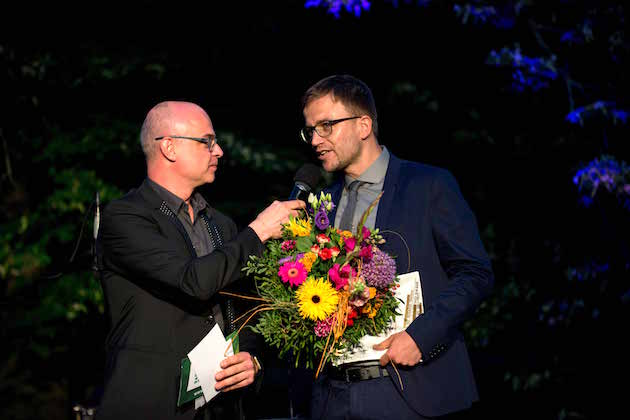LPK-Sommerfest: Steffen Lukas (Radio PSR) mit Schlagzeilen-Gewinner Stefan Locke (FAZ) . Foto: Martin Förster